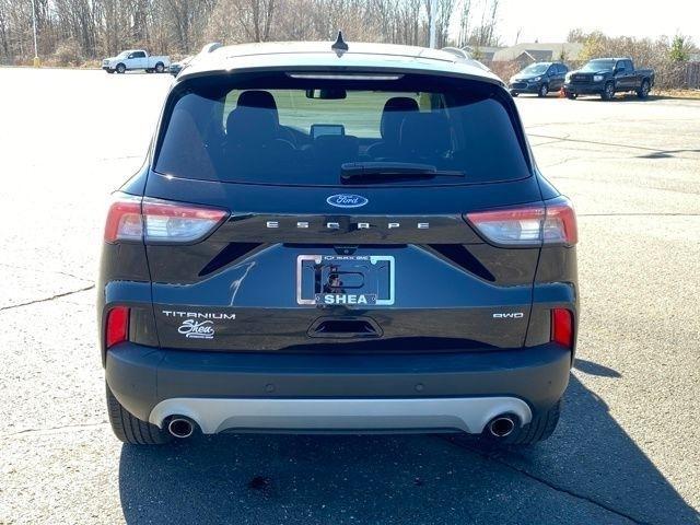 Ford Escape Titanium 4WD 2022