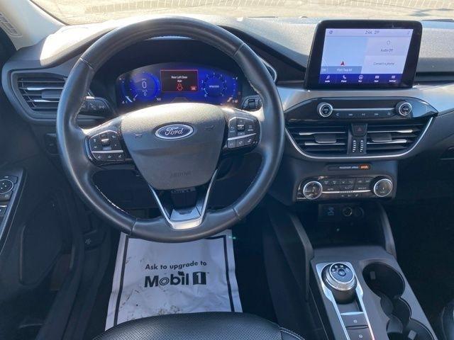 Ford Escape Titanium 4WD 2022