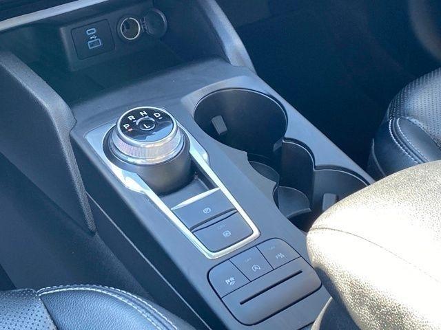 Ford Escape Titanium 4WD 2022