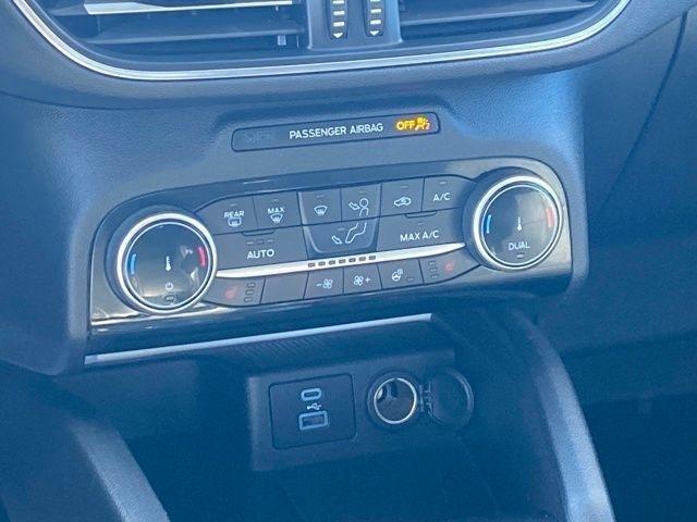 Ford Escape Titanium 4WD 2022