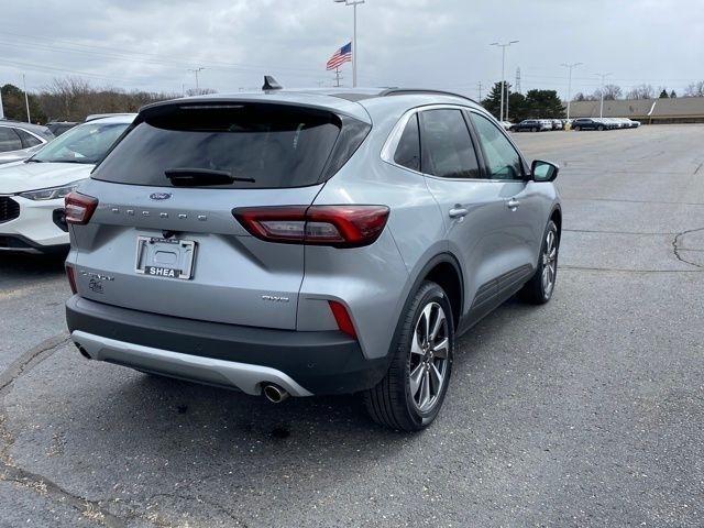 Ford Escape Platinum AWD 2024