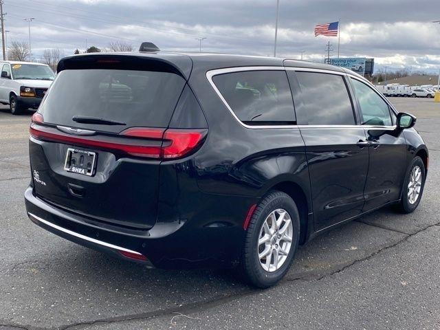 Chrysler Pacifica Touring L 2024