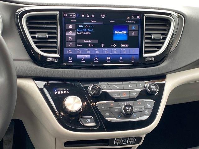 Chrysler Pacifica Touring L 2024