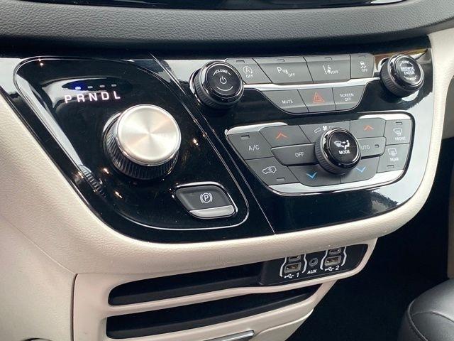 Chrysler Pacifica Touring L 2024