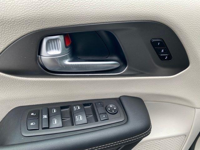 Chrysler Pacifica Touring L 2024