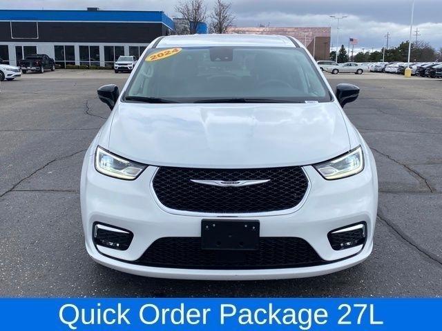 Chrysler Pacifica Touring L 2024