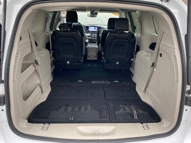 Chrysler Pacifica Touring L 2024