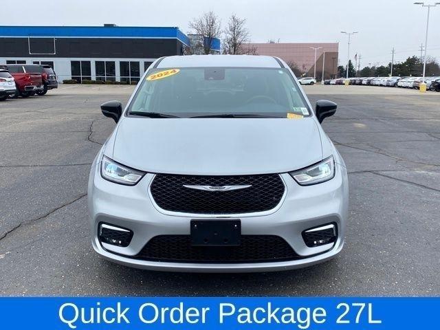 Chrysler Pacifica Touring L 2024