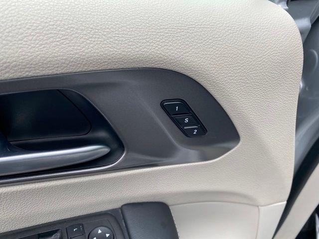 Chrysler Pacifica Touring L 2024