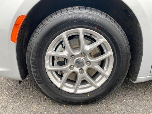 Chrysler Pacifica Touring L 2024