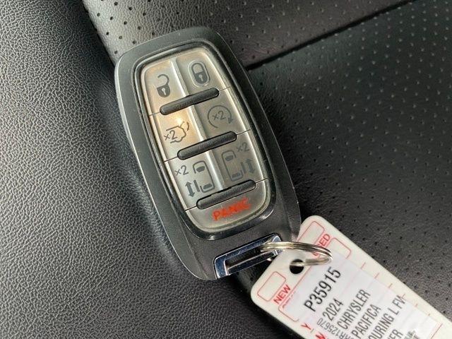 Chrysler Pacifica Touring L 2024