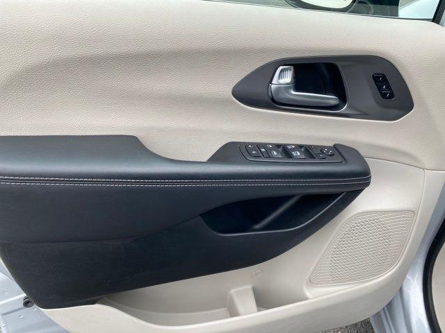 Chrysler Pacifica Touring L 2024