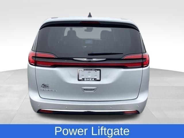 Chrysler Pacifica Touring L 2024