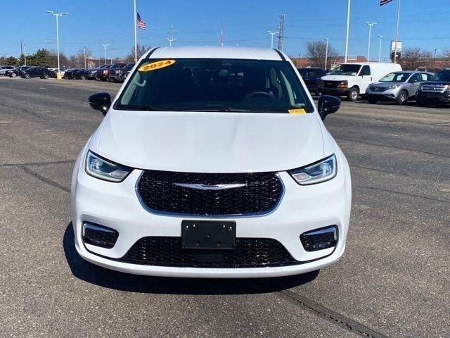 Chrysler Pacifica Touring L 2024