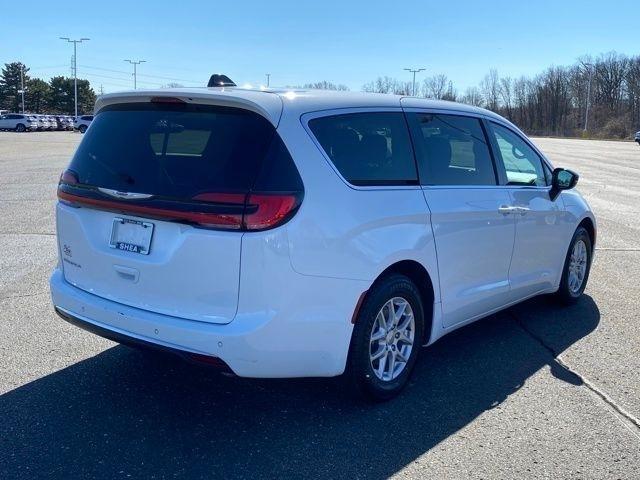 Chrysler Pacifica Touring L 2024