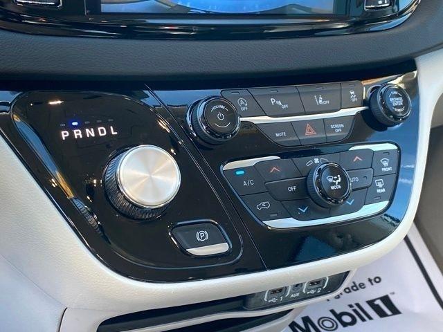 Chrysler Pacifica Touring L 2024