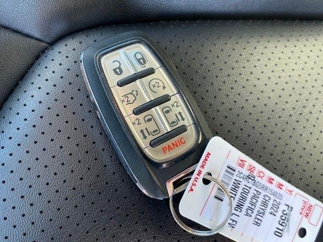 Chrysler Pacifica Touring L 2024