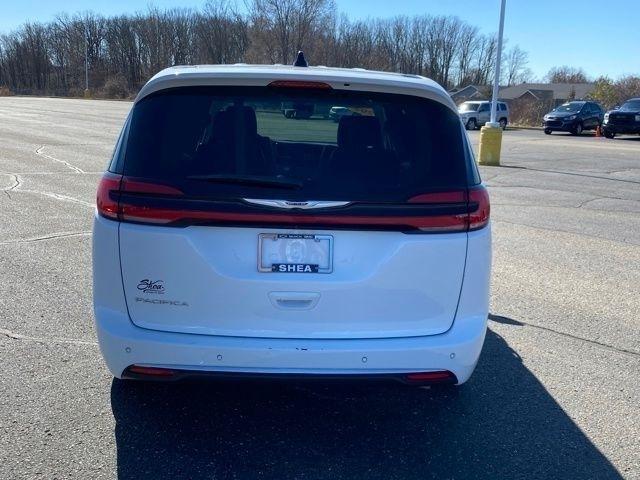 Chrysler Pacifica Touring L 2024