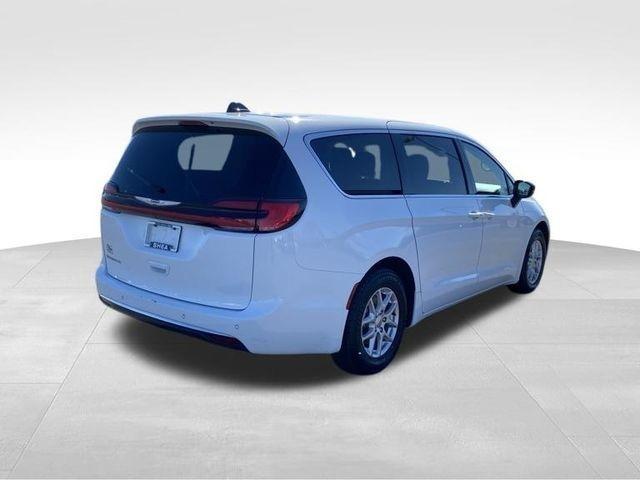 Chrysler Pacifica Touring L 2024