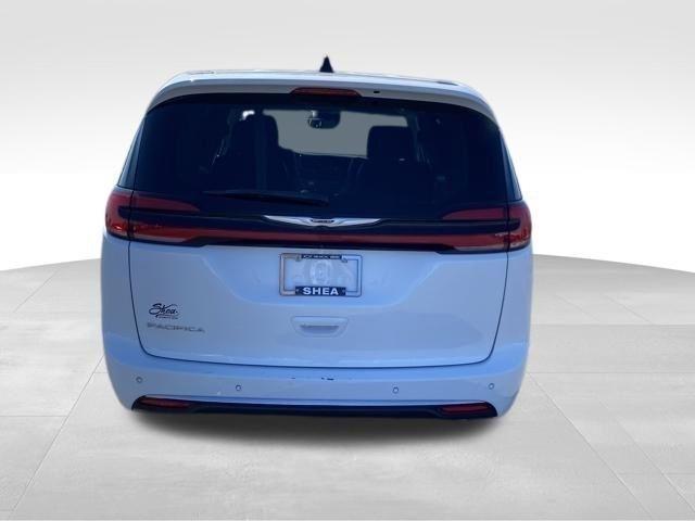 Chrysler Pacifica Touring L 2024