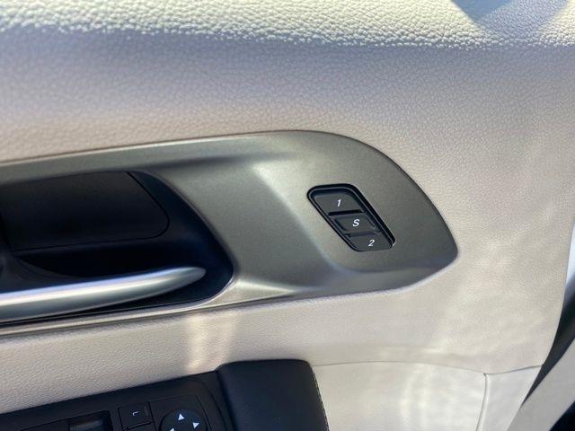 Chrysler Pacifica Touring L 2024