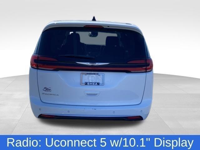 Chrysler Pacifica Touring L 2024