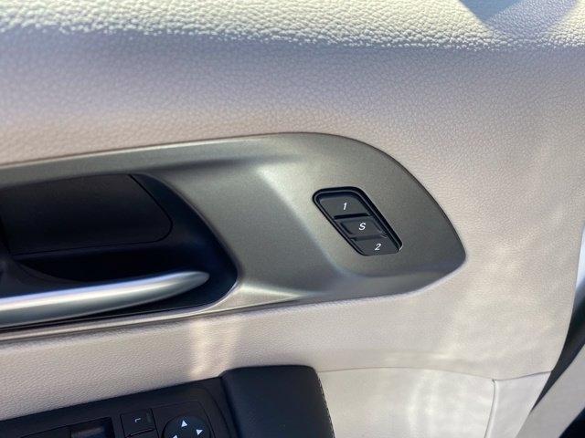 Chrysler Pacifica Touring L 2024