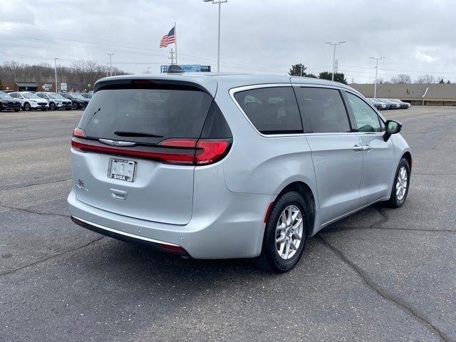 Chrysler Pacifica Touring L 2024