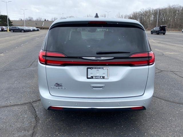 Chrysler Pacifica Touring L 2024