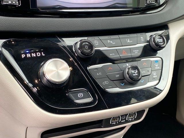 Chrysler Pacifica Touring L 2024