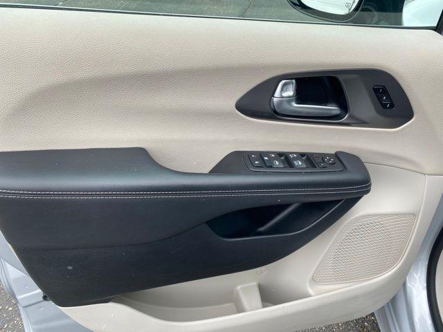 Chrysler Pacifica Touring L 2024