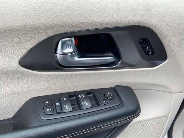 Chrysler Pacifica Touring L 2024