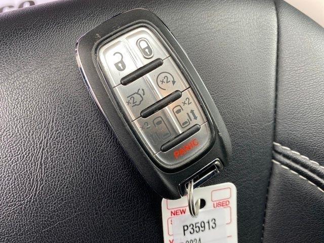 Chrysler Pacifica Touring L 2024