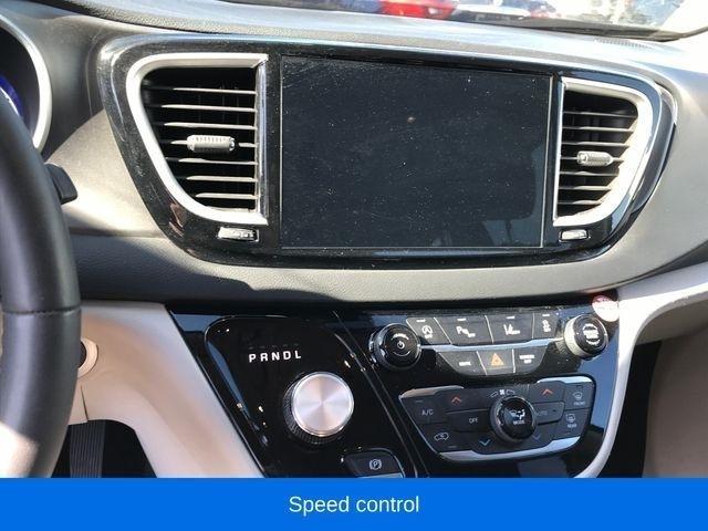 Chrysler Pacifica Touring L 2024