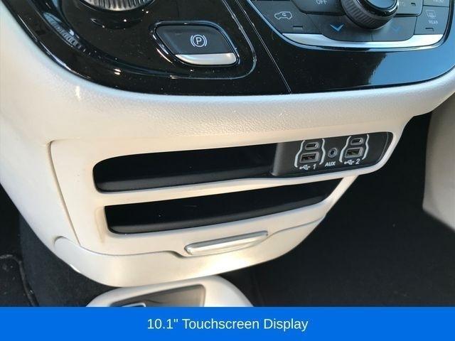 Chrysler Pacifica Touring L 2024