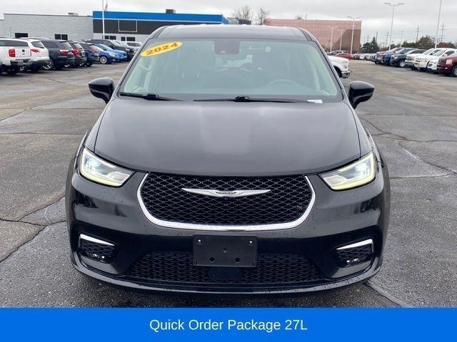 Chrysler Pacifica Touring L 2024