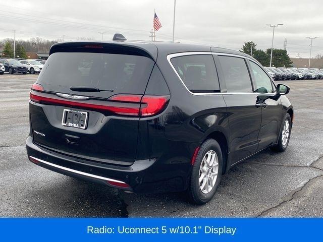 Chrysler Pacifica Touring L 2024