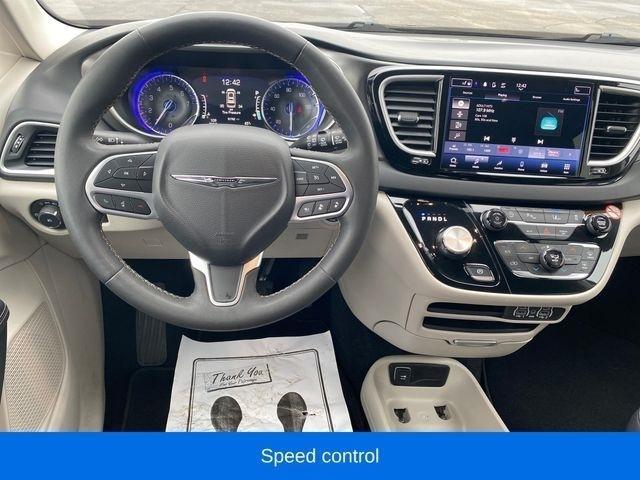 Chrysler Pacifica Touring L 2024