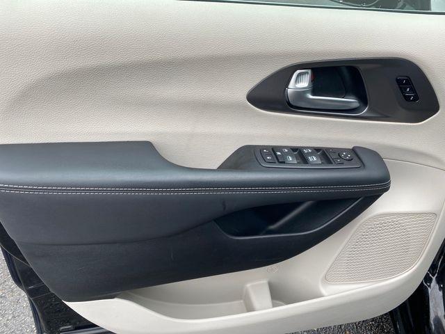 Chrysler Pacifica Touring L 2024