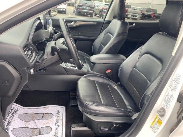 Ford Escape Titanium 4WD 2022