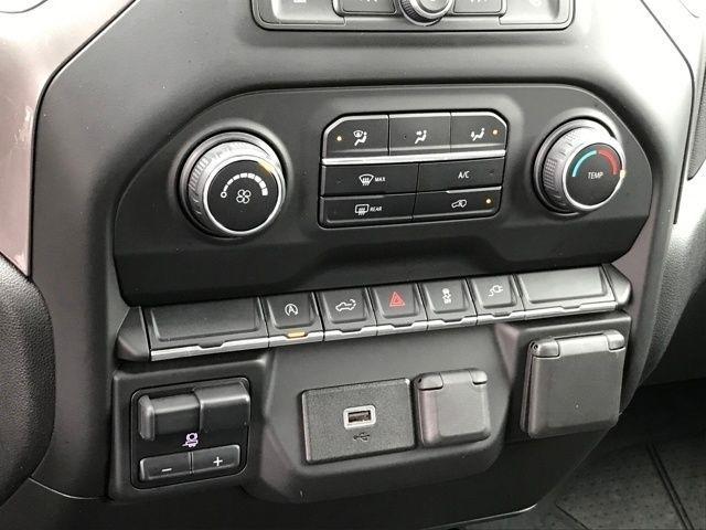 Chevrolet Silverado 1500 Custom Crew Cab Long Box 4WD 2020