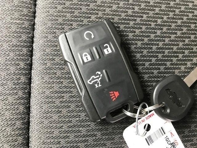 Chevrolet Silverado 1500 Custom Crew Cab Long Box 4WD 2020