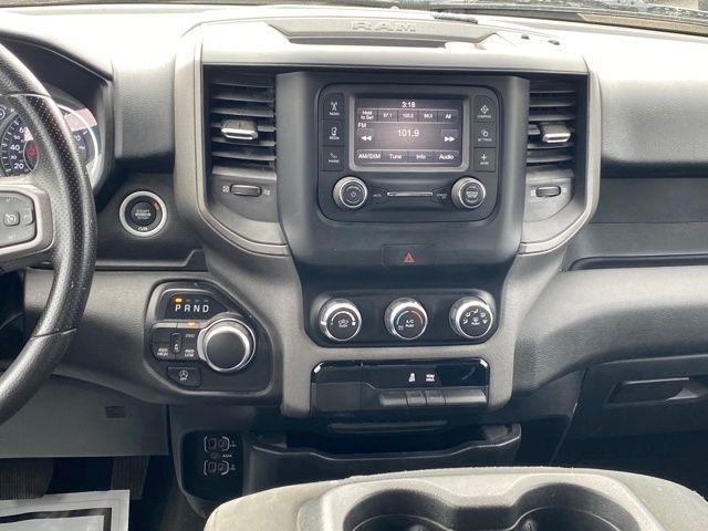 RAM 1500 Tradesman Quad Cab 4WD 2022