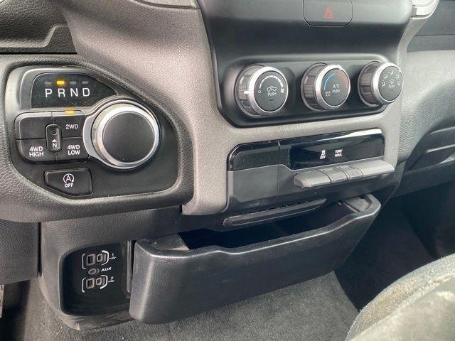 RAM 1500 Tradesman Quad Cab 4WD 2022