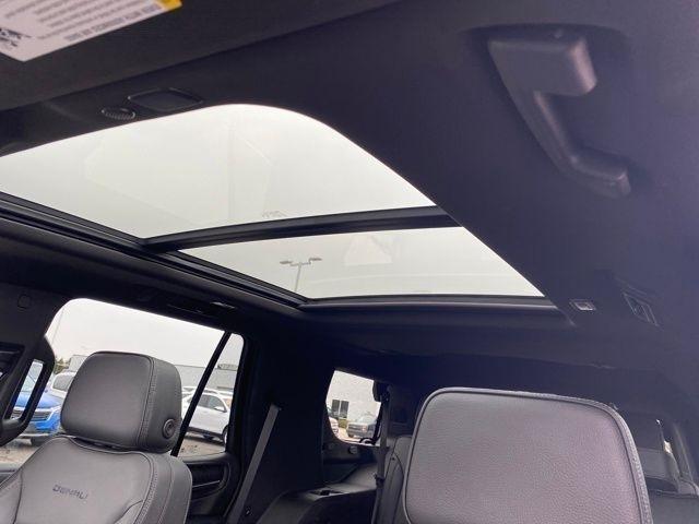 GMC Yukon Denali 4WD 2023