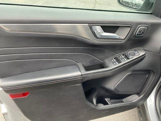 Ford Escape Titanium 4WD 2022