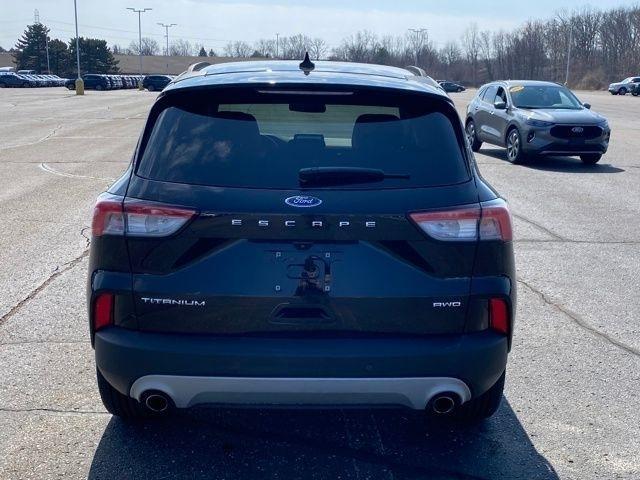 Ford Escape Titanium 4WD 2022