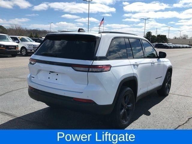 Jeep Grand Cherokee Laredo 4WD 2023