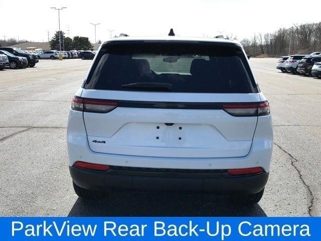 Jeep Grand Cherokee Laredo 4WD 2023