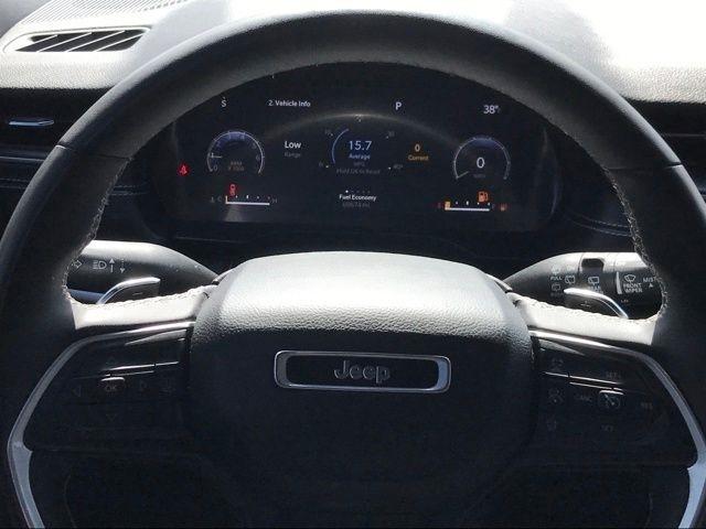 Jeep Grand Cherokee Laredo 4WD 2023